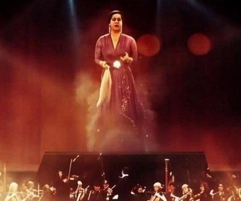 "أم كلثوم" حاضرة عبر تقنية الهولوغرام "أم كلثوم" حاضرة عبر تقنية الهولوغرام