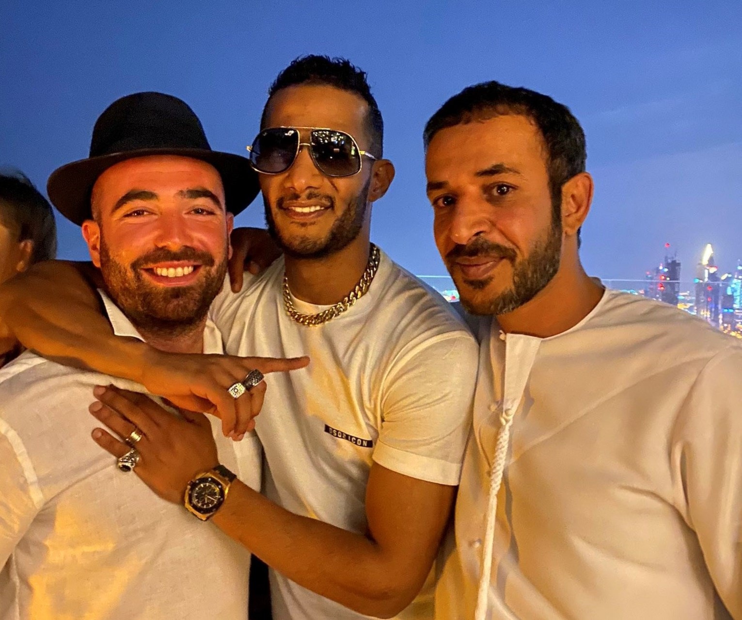 صفحة "إسرائيل بالعربية" تنشر صورة تجمع محمد رمضان بالمطرب الإسرائيلي "عومير آدام" في دبي بالإمارات صفحة "إسرائيل بالعربية" تنشر صورة تجمع محمد رمضان بالمطرب الإسرائيلي "عومير آدام" في دبي بالإمارات
