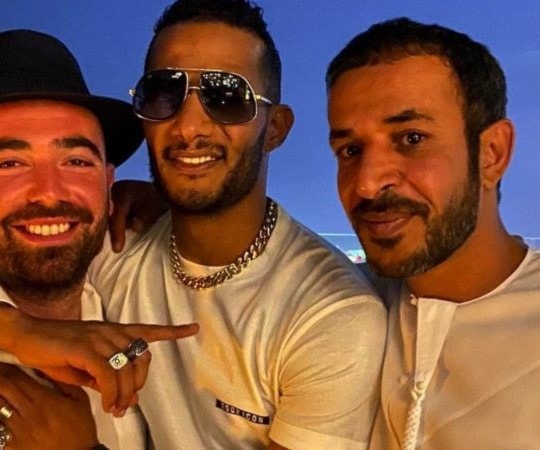 محمد رمضان مع الفنان الإسرائيلي عومير آدم. محمد رمضان مع الفنان الإسرائيلي عومير آدم.
