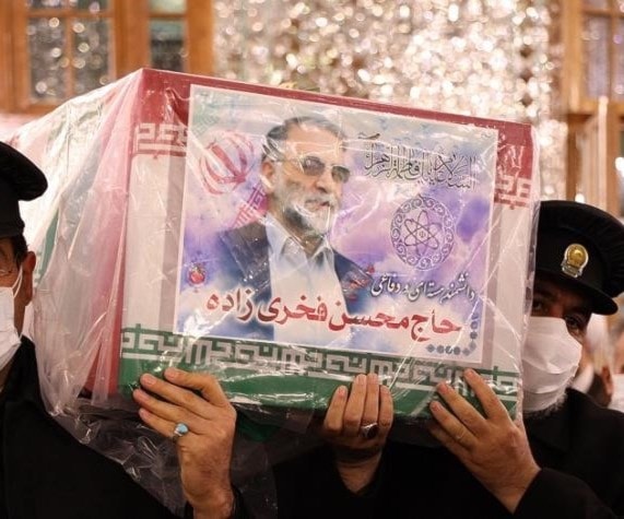 وصول جثمان محسن فخري زادة إلى مدينة مشهد وصول جثمان محسن فخري زادة إلى مدينة مشهد