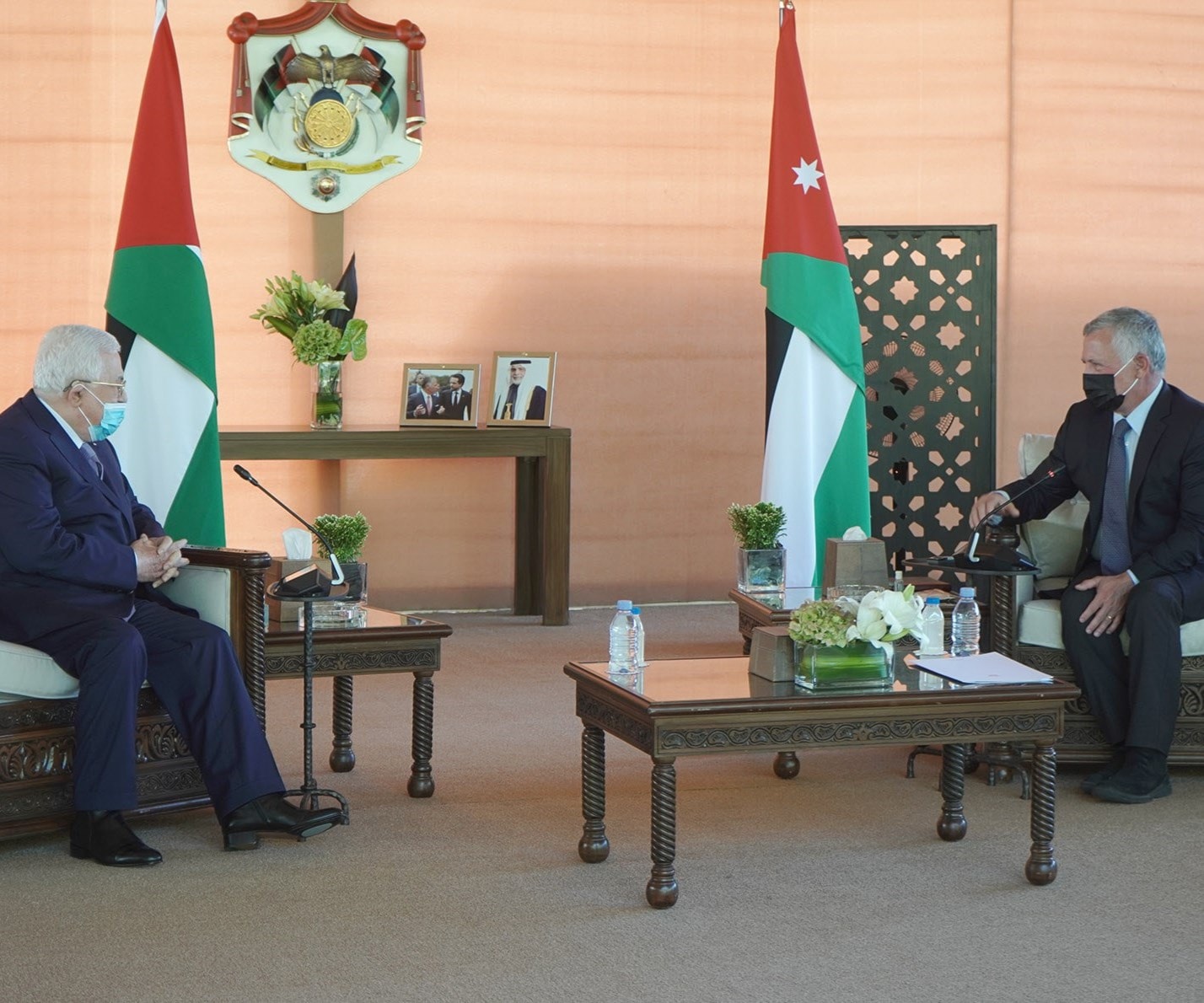 الملك عبدالله الثاني يستقبل الرئيس الفلسطيني محمود عباس في الأردن. الملك عبدالله الثاني يستقبل الرئيس الفلسطيني محمود عباس في الأردن.