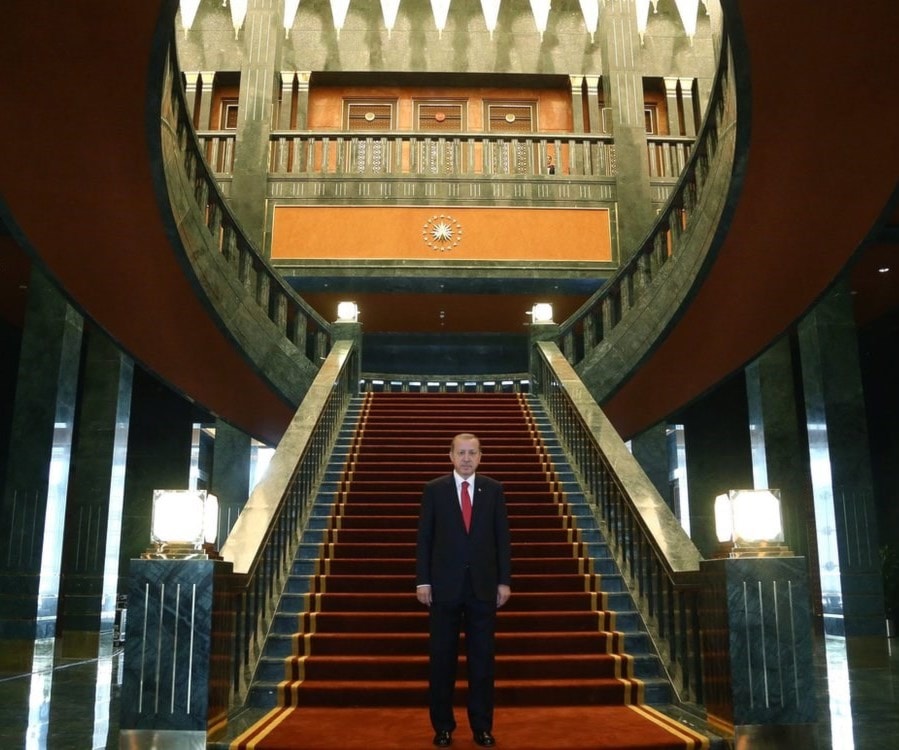 جاء "الربيع" ليشجّع إردوغان على أداء دوره المطلوب، ألا وهو تبني كلّ الحركات الإسلامية. جاء "الربيع" ليشجّع إردوغان على أداء دوره المطلوب، ألا وهو تبني كلّ الحركات الإسلامية.