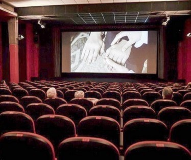 عريضة تطالب بفتح المسارح والقاعات السينمائية في المغرب عريضة تطالب بفتح المسارح والقاعات السينمائية في المغرب