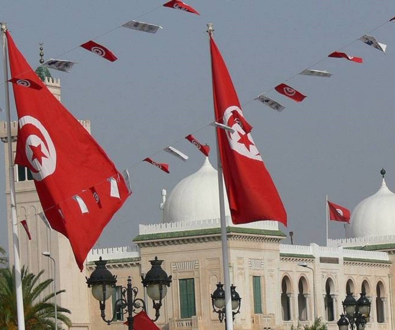 الأزمات السياسية في تونس 2020.. الوباء وملفات الفساد أبرز العناوين الأزمات السياسية في تونس 2020.. الوباء وملفات الفساد أبرز العناوين