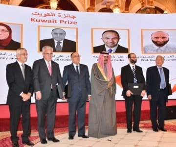 "جائزة الكويت" في العلوم الاجتماعية والاقتصادية مناصفة بين مغربي وفلسطينية "جائزة الكويت" في العلوم الاجتماعية والاقتصادية مناصفة بين مغربي وفلسطينية