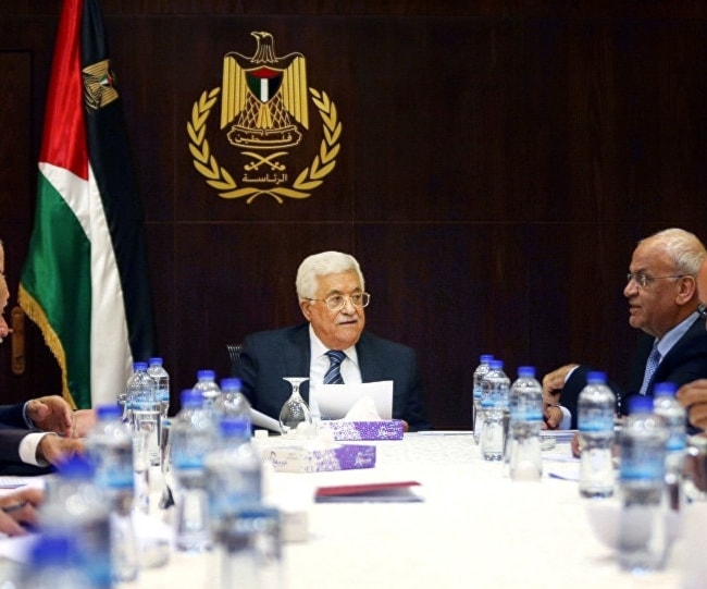 الرئيس الفلسطيني محمود عباس خلال اجتماع السلطة للرد على "صفقة القرن" (أ.ف.ب) الرئيس الفلسطيني محمود عباس خلال اجتماع السلطة للرد على "صفقة القرن" (أ.ف.ب)