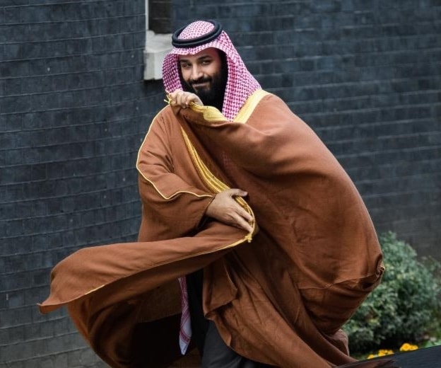 لكي تتخلَّص الإمبريالية الأميركية من السعودية، قدَّمتها على طَبَقٍ من ذهب للصهاينة لكي تتخلَّص الإمبريالية الأميركية من السعودية، قدَّمتها على طَبَقٍ من ذهب للصهاينة