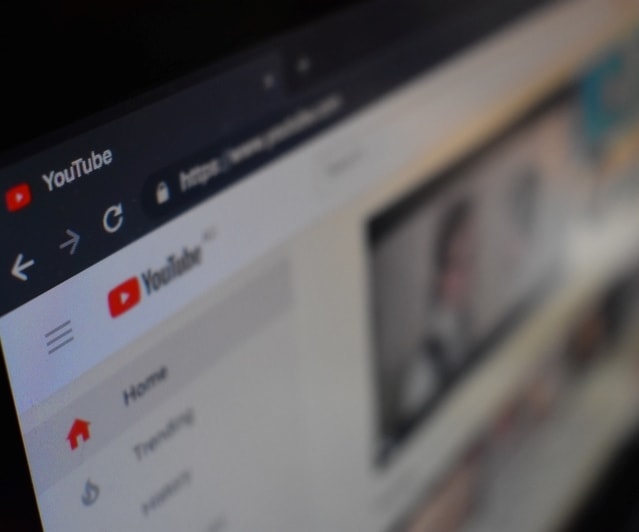 شركة "غوغل" تقلّص سرعة البث التدفقي على تطبيق "يوتيوب" بهدف تخفيف الضغط على شبكة الإنترنت في أوروبا شركة "غوغل" تقلّص سرعة البث التدفقي على تطبيق "يوتيوب" بهدف تخفيف الضغط على شبكة الإنترنت في أوروبا