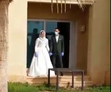 برغم الحجر الصحي.. ناشطون يتداولون مقطع فيديو لحفل زفاف في البحر الميت برغم الحجر الصحي.. ناشطون يتداولون مقطع فيديو لحفل زفاف في البحر الميت