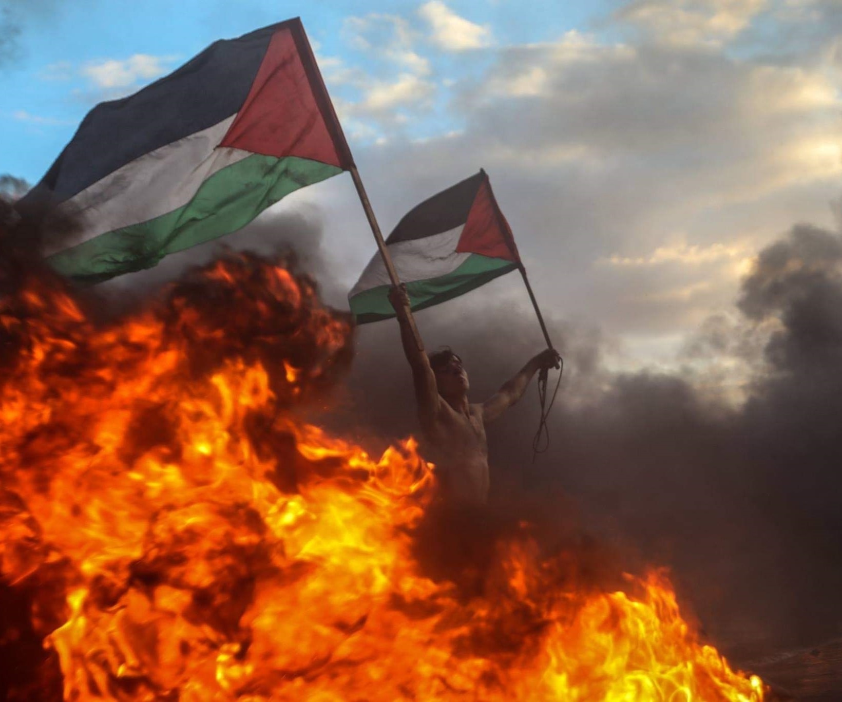 صورة من مسيرات العودة صورة من مسيرات العودة