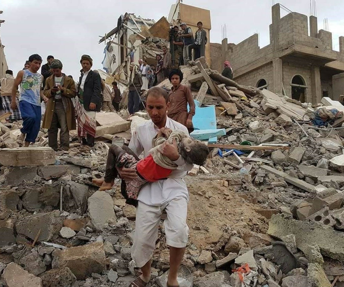 العدوان على اليمن هو عدوان أميركي وسينتهي حين تدرك أنه أصبح يشكّل كابوساً بالنسبة إليها العدوان على اليمن هو عدوان أميركي وسينتهي حين تدرك أنه أصبح يشكّل كابوساً بالنسبة إليها