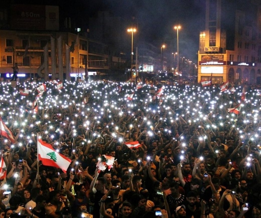سكوت المنتفضين على "ركوب" الثورة من قبل بعض الانتهازيين، قد حرف الثورة فعلاً عن أهدافها الحقيقية سكوت المنتفضين على "ركوب" الثورة من قبل بعض الانتهازيين، قد حرف الثورة فعلاً عن أهدافها الحقيقية