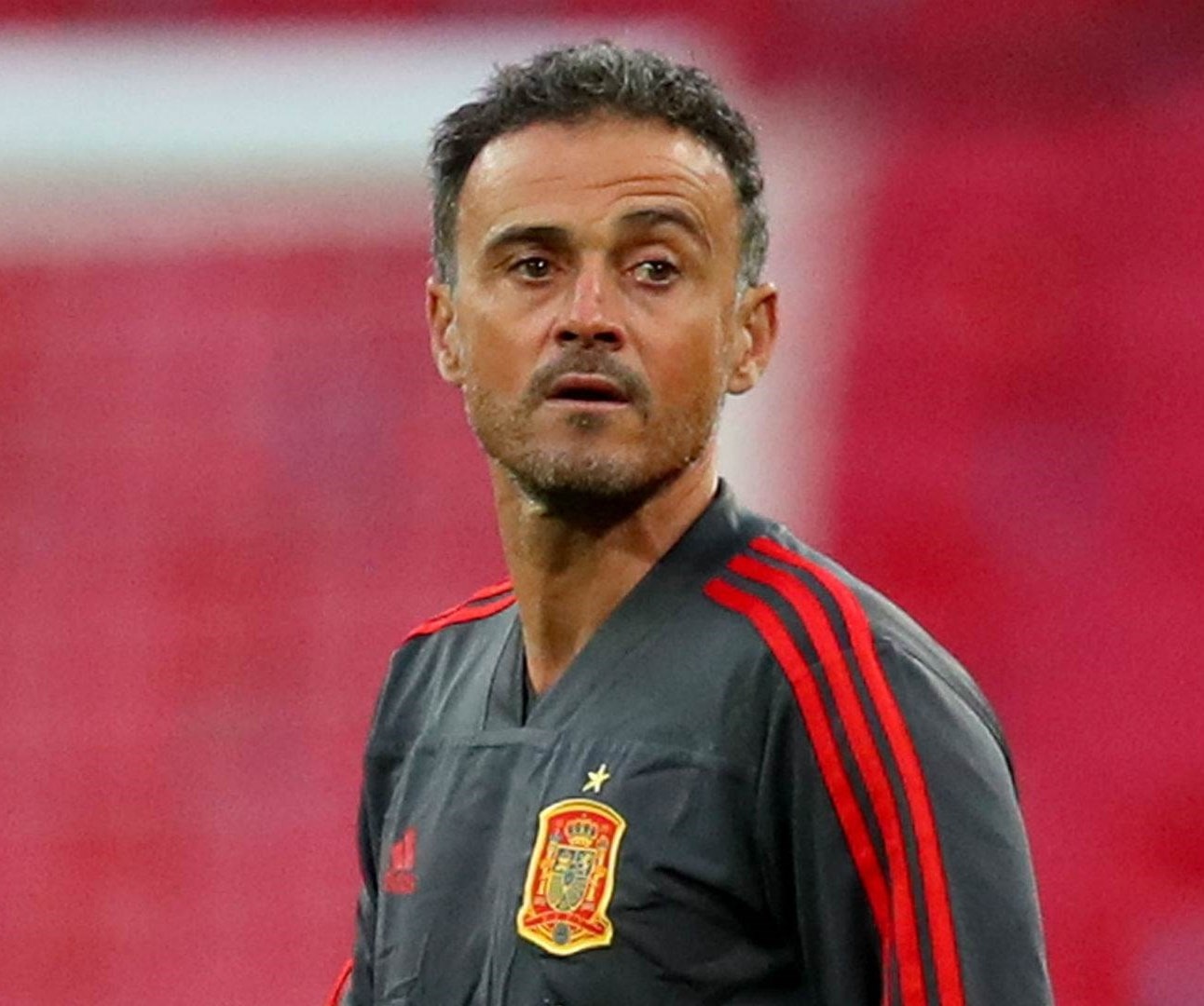 إنريكي في احدى الحصص التدريبية لمنتخب إسبانيا إنريكي في احدى الحصص التدريبية لمنتخب إسبانيا