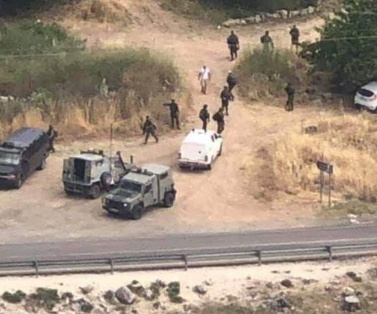 صورة المركبة الفلسطينية التي أطلق الاحتلال النار عليها صورة المركبة الفلسطينية التي أطلق الاحتلال النار عليها