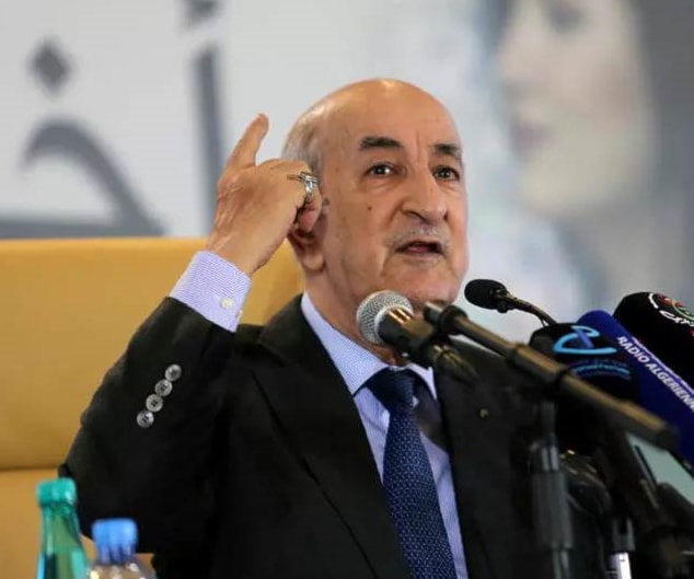 تبون: الجيش الجزائري أثبت مكانته دائما إلى جانب الشعب تبون: الجيش الجزائري أثبت مكانته دائما إلى جانب الشعب