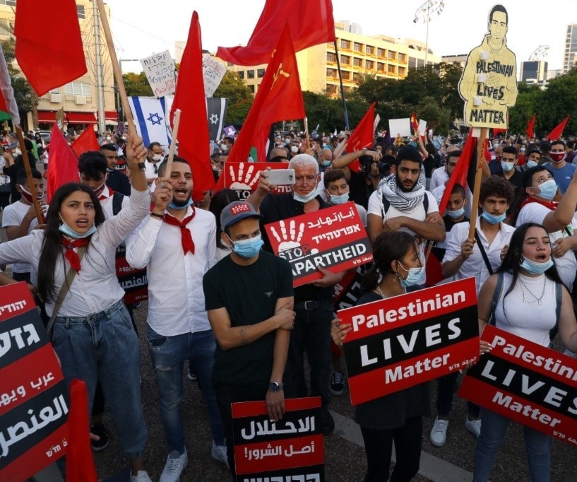 جانب من تظاهرة في ميدان رابين في تل أبيب مساء 6 حزيران/يونيو 2020 (أ ف ب) جانب من تظاهرة في ميدان رابين في تل أبيب مساء 6 حزيران/يونيو 2020 (أ ف ب)