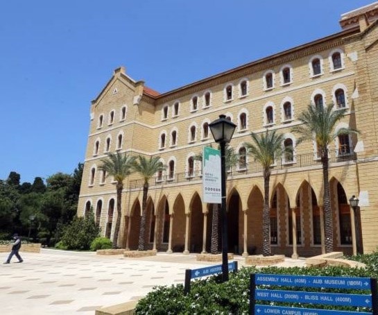 الجامعة الأميركية في بيروت تعاني من أزمة مالية حادة. الجامعة الأميركية في بيروت تعاني من أزمة مالية حادة.