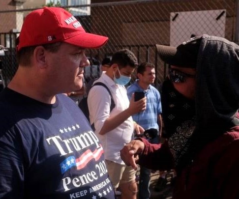 هناك تحول بين المؤيدين البيض للرئيس ترامب. هناك تحول بين المؤيدين البيض للرئيس ترامب.