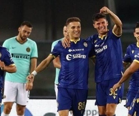 تعادل إنتر أمام فيرونا 2-2 تعادل إنتر أمام فيرونا 2-2