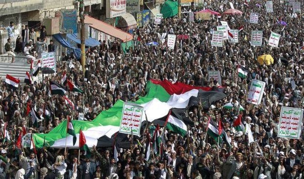 من تظاهرة يمنية دعماً للقضية الفلسطينية من تظاهرة يمنية دعماً للقضية الفلسطينية