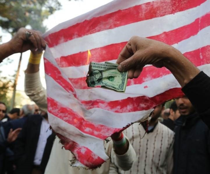 جعلت أميركا الكثير من الدول التي ترفض اتباع سياستها تعيش تحت وطأة الحصار الاقتصادي جعلت أميركا الكثير من الدول التي ترفض اتباع سياستها تعيش تحت وطأة الحصار الاقتصادي
