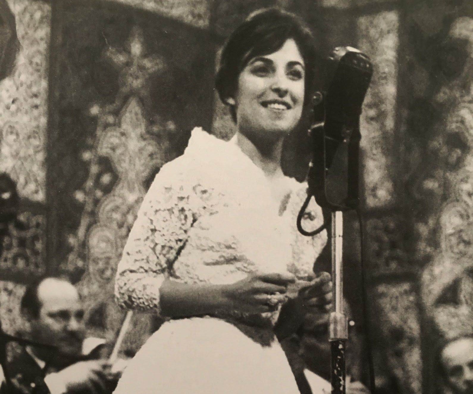 الفنانة "نجاة الصغيرة" الفنانة "نجاة الصغيرة"