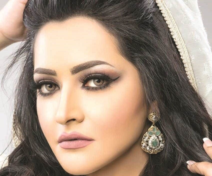 الفنانة البحرينية "سلوى الجراش" الفنانة البحرينية "سلوى الجراش"