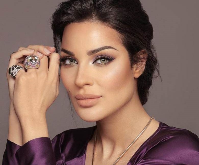 "نادين نسيب نجيم" قبل الإصابة "نادين نسيب نجيم" قبل الإصابة