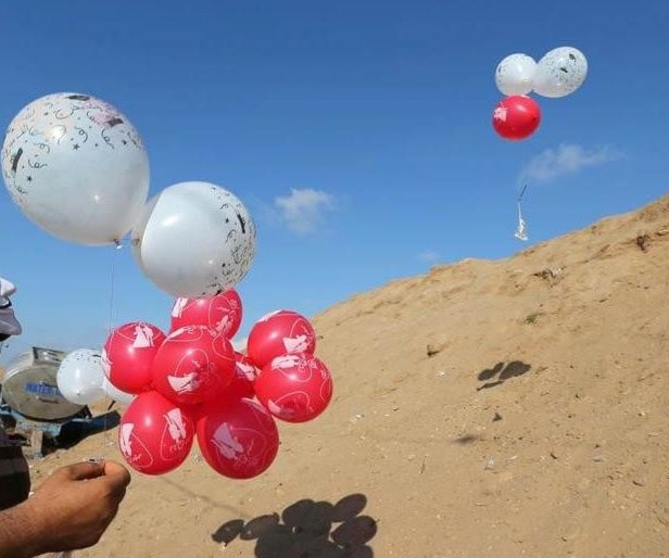 الكيان الصهيوني: سنرد بقوة على إطلاق البالونات الحارقة من قطاع غزة الكيان الصهيوني: سنرد بقوة على إطلاق البالونات الحارقة من قطاع غزة