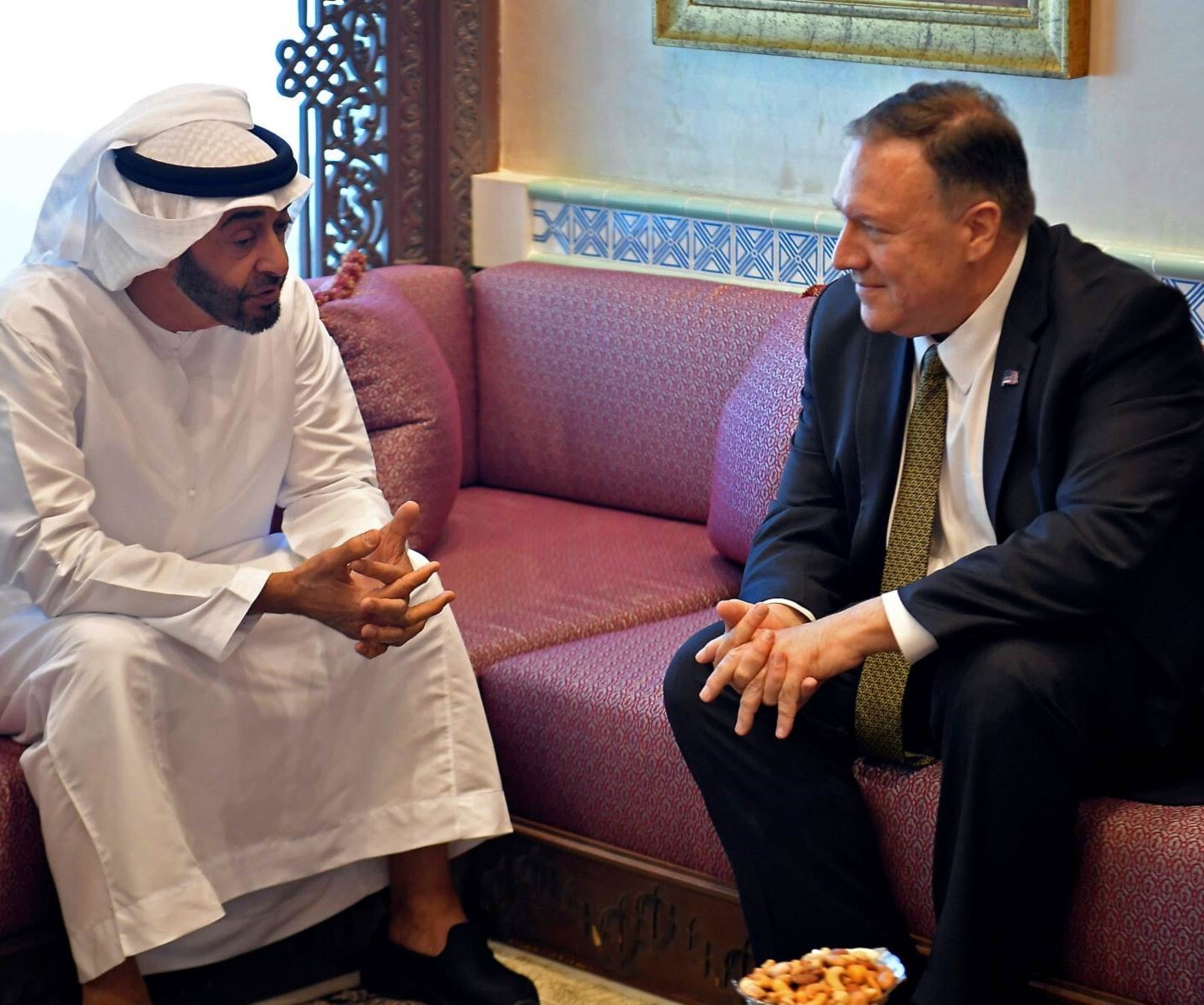 وزير الخارجية الأمريكي مايك بومبيو خلال زيارته ولي عهد أبوظبي محمد بن زايد عام 2019 وزير الخارجية الأمريكي مايك بومبيو خلال زيارته ولي عهد أبوظبي محمد بن زايد عام 2019