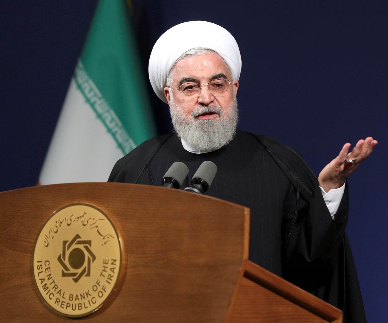 روحاني: هناك تيارين متوازيين من العقوبات والتشويه يتابعهما العدو لإعاقة الحركة الاقتصادية في إيران روحاني: هناك تيارين متوازيين من العقوبات والتشويه يتابعهما العدو لإعاقة الحركة الاقتصادية في إيران