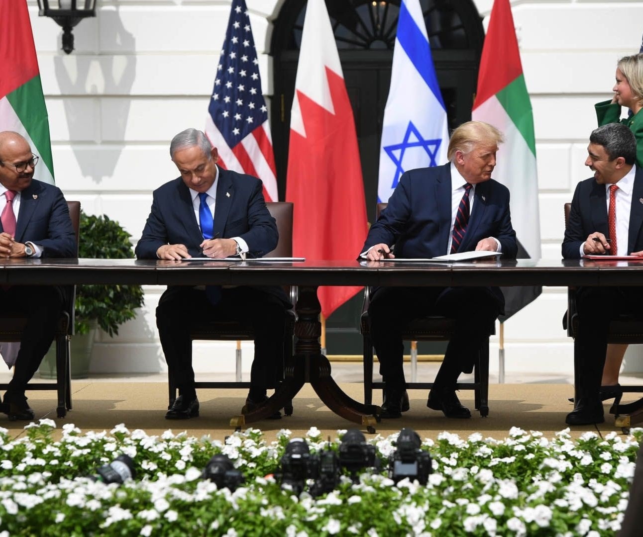 البوابة الأمنيّة هي ما كانت تبحث عنه "إسرائيل"ولا يخلو أيّ اتفاق توقعه مع الدول العربية من هذا الشق البوابة الأمنيّة هي ما كانت تبحث عنه "إسرائيل"ولا يخلو أيّ اتفاق توقعه مع الدول العربية من هذا الشق