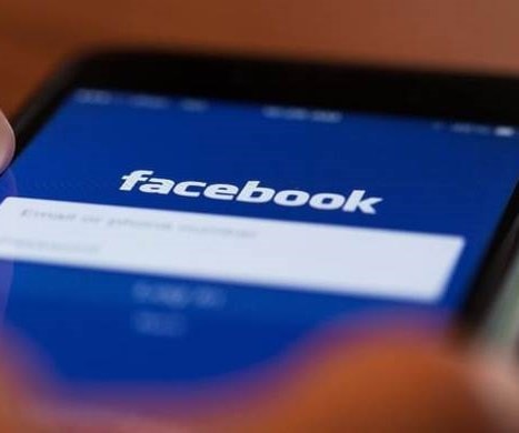 تواجه "فيسبوك" منذ سنوات اتهامات ببيع بيانات المستخدمين لشركات تجارية. تواجه "فيسبوك" منذ سنوات اتهامات ببيع بيانات المستخدمين لشركات تجارية.
