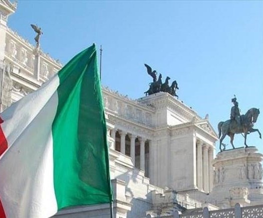 السباق الانتخابي سيشهد منافسة شرسة بين القوى اليمينية واليسارية السباق الانتخابي سيشهد منافسة شرسة بين القوى اليمينية واليسارية