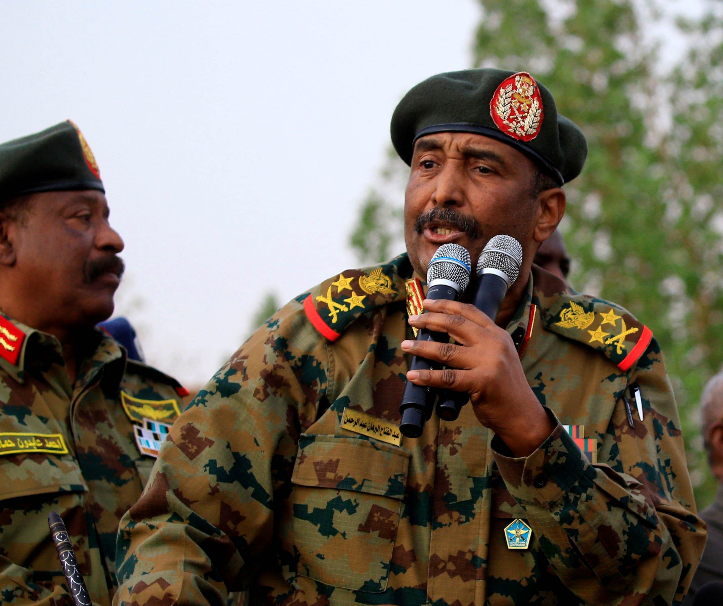 البرهان يبدأ مفاوضاته لرفع اسم السودان من قائمة الإرهاب البرهان يبدأ مفاوضاته لرفع اسم السودان من قائمة الإرهاب