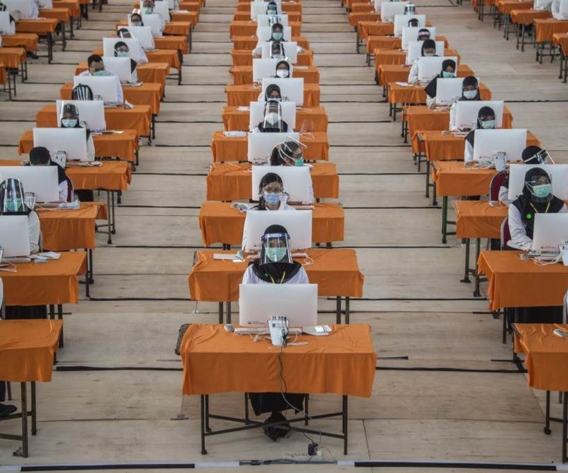 يقوم المرشحون المدنيون للولاية بإجراء اختبار في سورابايا (أ ف ب). يقوم المرشحون المدنيون للولاية بإجراء اختبار في سورابايا (أ ف ب).