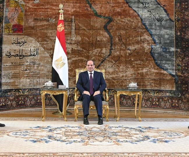 الرئيس المصري عبد الفتاح السيسي خلال لقائه مع عقيلة صالح والمشير خليفة حفتر في القاهرة الرئيس المصري عبد الفتاح السيسي خلال لقائه مع عقيلة صالح والمشير خليفة حفتر في القاهرة