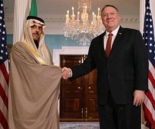 بومبيو خلال لقائه السفير السعودي فيصل بن فرحان بومبيو خلال لقائه السفير السعودي فيصل بن فرحان