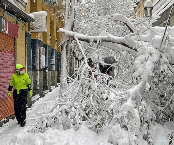 عاصفة ثلجية في مدريد تتسبب بأضرار تقدر بنحو 1.7 مليار دولار عاصفة ثلجية في مدريد تتسبب بأضرار تقدر بنحو 1.7 مليار دولار