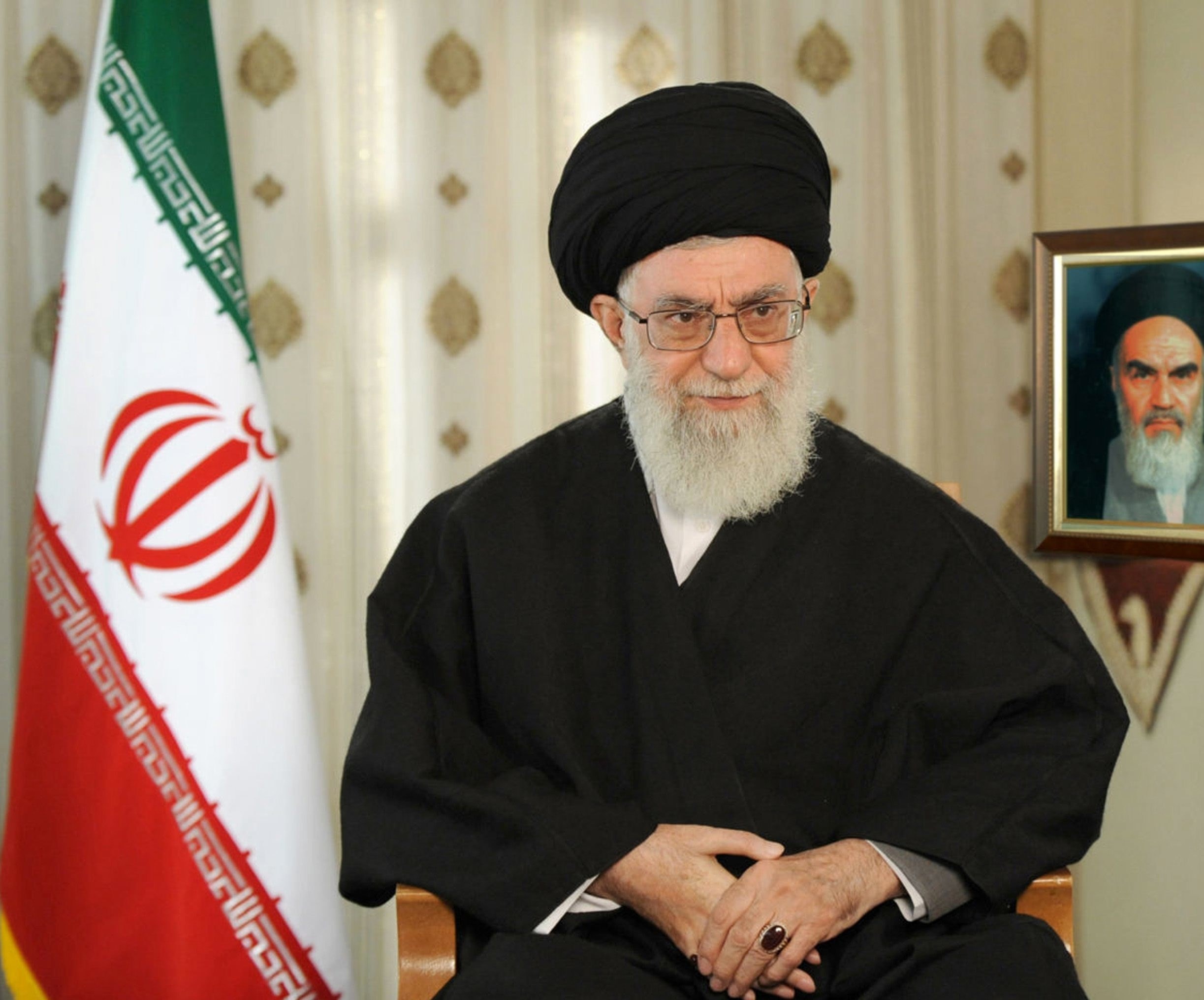 خامنئي: الشهيد سليماني تحول إلى بطل للأمة الإسلامية وإستشهاده حدث تاريخي خامنئي: الشهيد سليماني تحول إلى بطل للأمة الإسلامية وإستشهاده حدث تاريخي