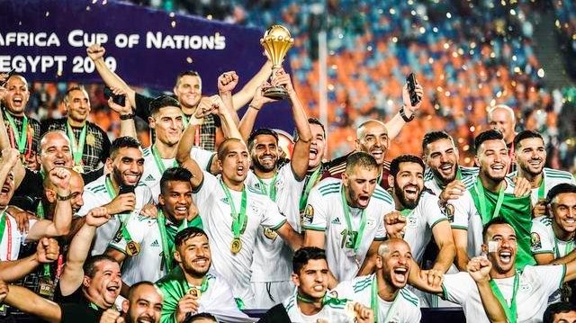 الجزائر.. منتخب العام بجيلٍ ذهبيّ