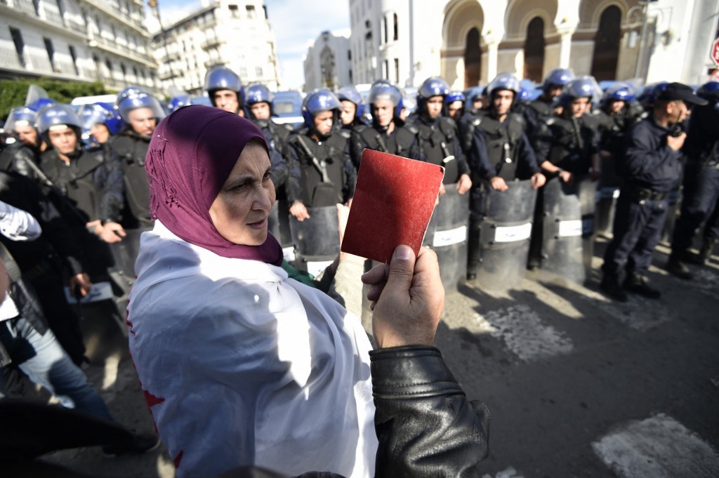 حملة المرشح تبون ترجّح فوزه بالرئاسة الجزائرية