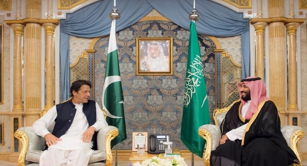 عمران خان في الرياض لمواصلة جهود خفض التوتر مع طهران
