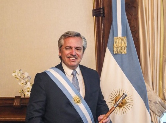 انتخبوه رئيساً للأرجنتين... فلم ينس طلابه!