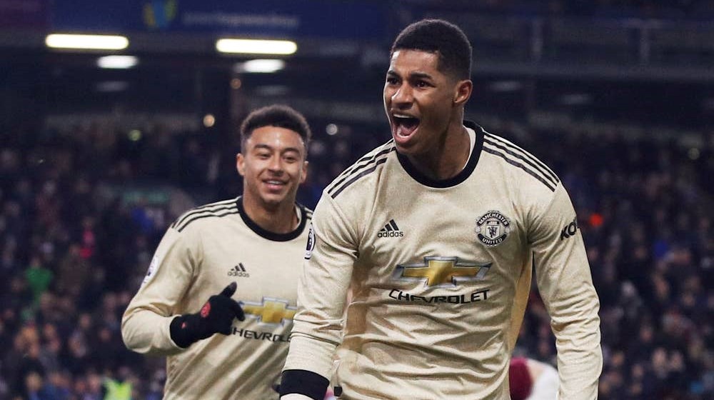 ليستر يفوز وتوتنهام يتعادل ويونايتد يتقدّم