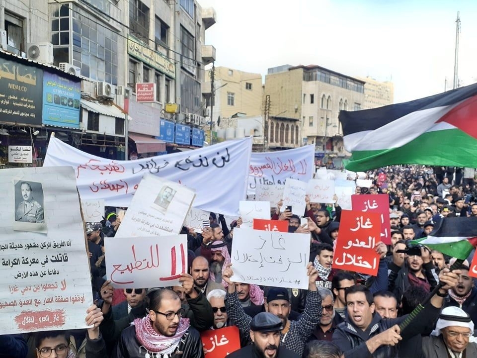 الأردنيون يتظاهرون إحتجاجاً على بدء ضخ الغاز الإسرائيلي إلى بلادهم