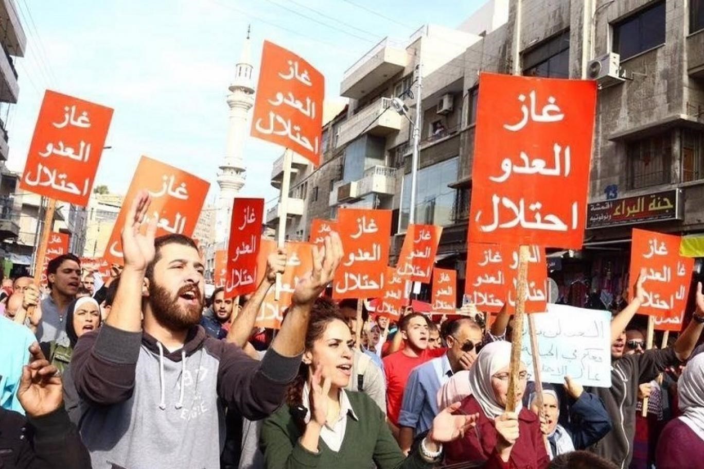 الأردنيون يتظاهرون إحتجاجاً على بدء ضخ الغاز الإسرائيلي إلى بلادهم