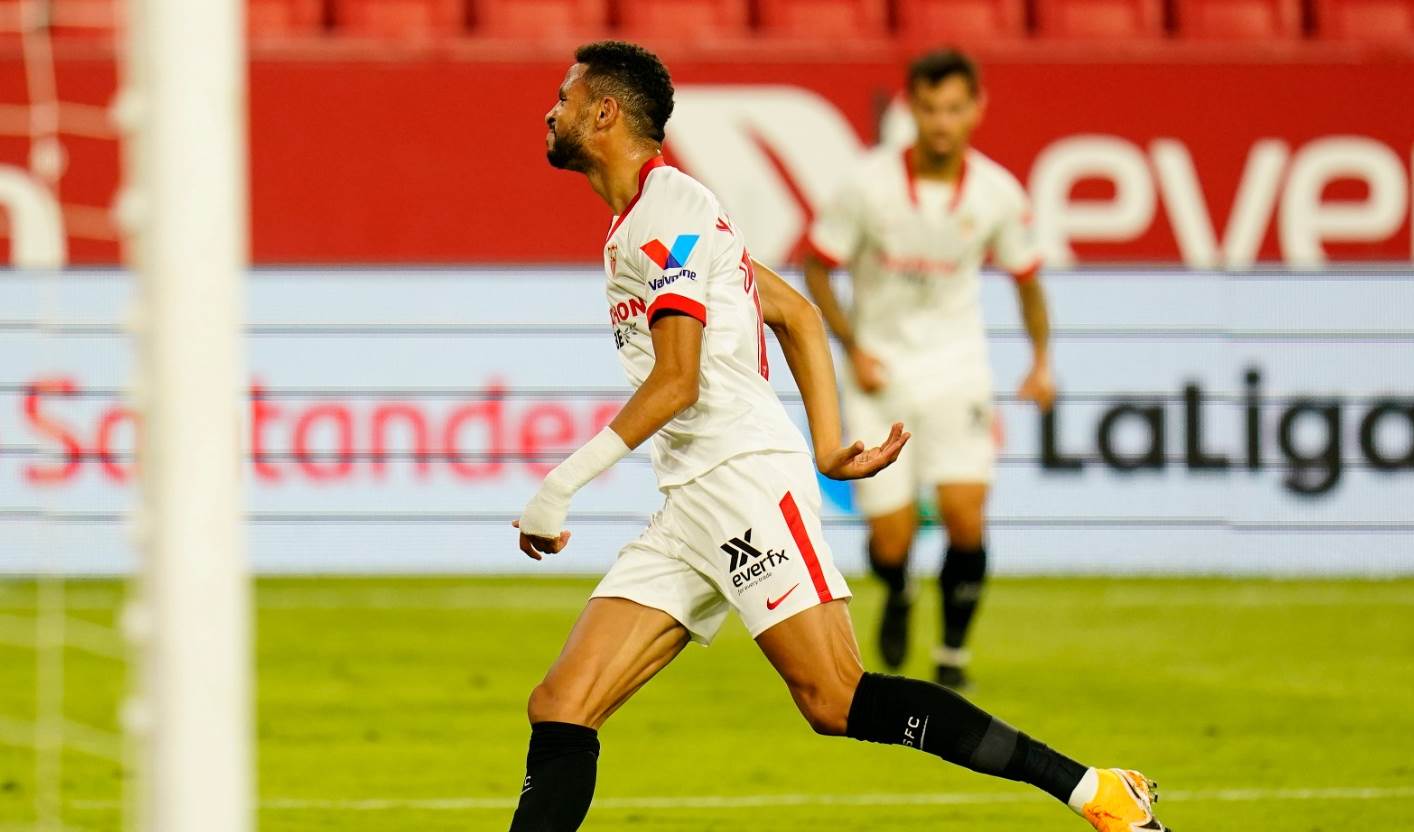 النصيري يحتفل بعد تسجيله هدف الفوز