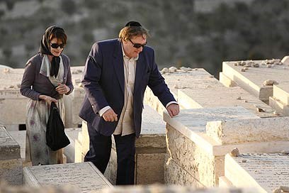 50 شخصية عربية ترفض انزلاق 