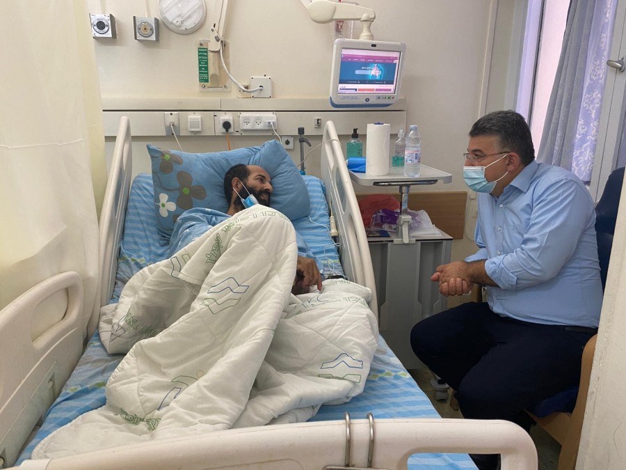 حالة ماهر الأخرس الصحية في خطر، و مجموعة عمل تواصل دعمها 